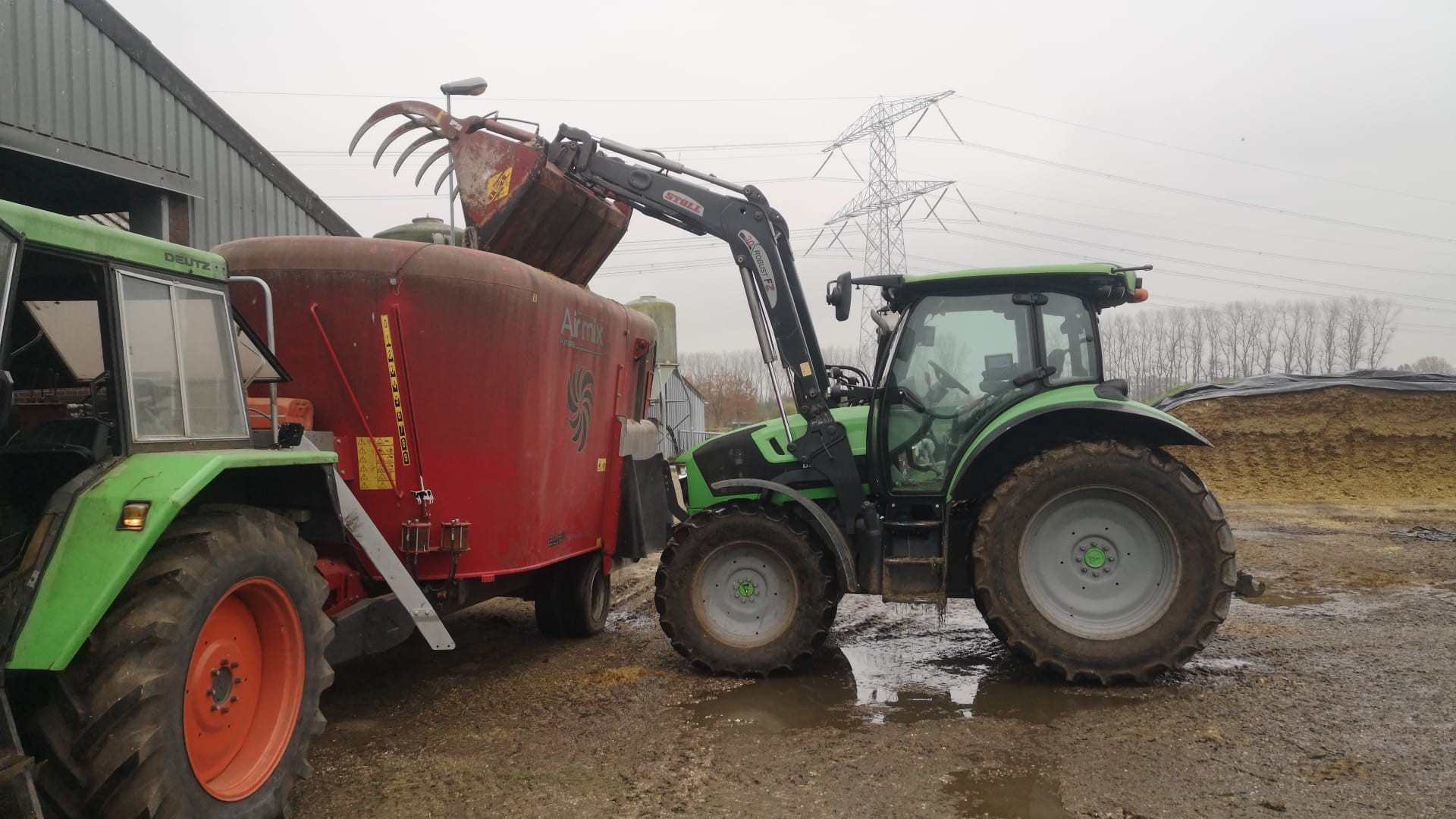 Mammoet Stroomopwaarts Geladen Tractor met frontlader of shovel - Welke investering is de beste keuze?